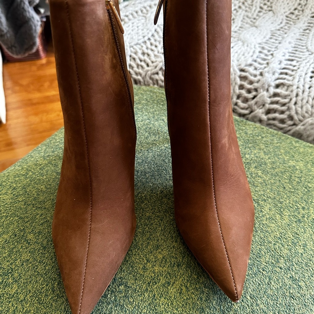 🩷💜Brand new Never worn Saks 5th Avenue booties!❣️❣️🍀🔥☄️
